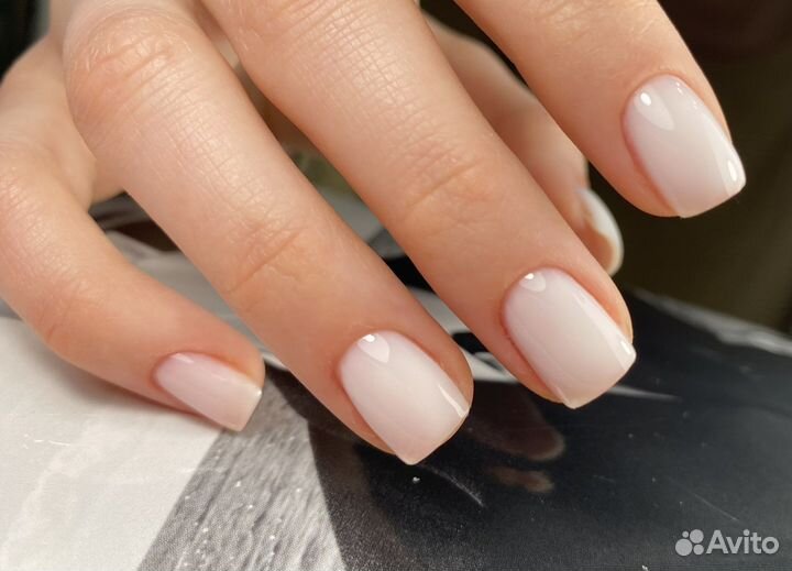 Мастер маникюра в студии