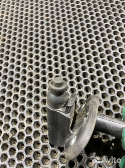 Замок лючка бензобака Cayenne 955-957 Каен