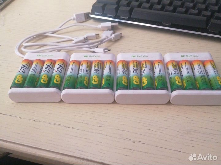 Аккумуляторная зарядка для батареек и батарейки