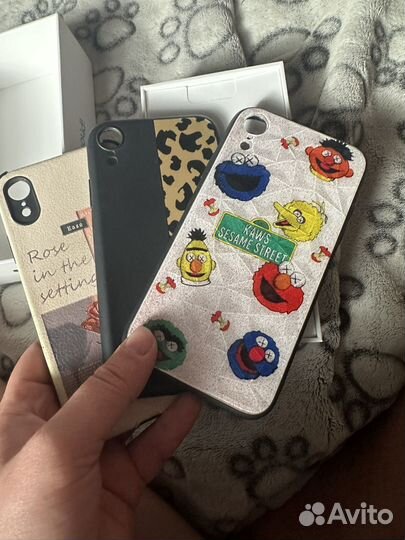 Челы и коробка iPhone xr