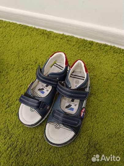 Сандалии для мальчика 31 размер новые