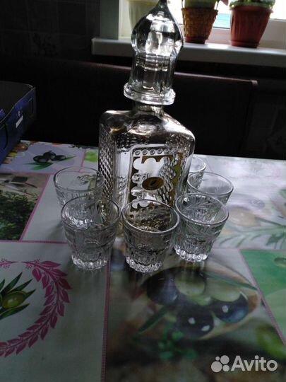 Графин с рюмками