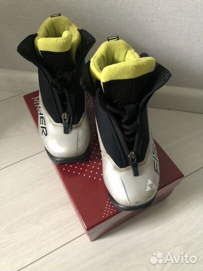 Лыжные ботинки