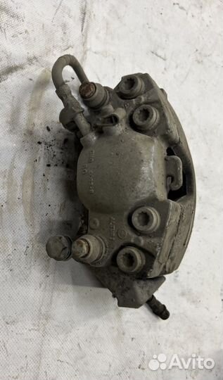 Передний правый тормозной супорт audi q5 8r