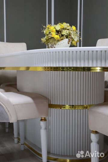 Стол и стулья для кухни. В наличии