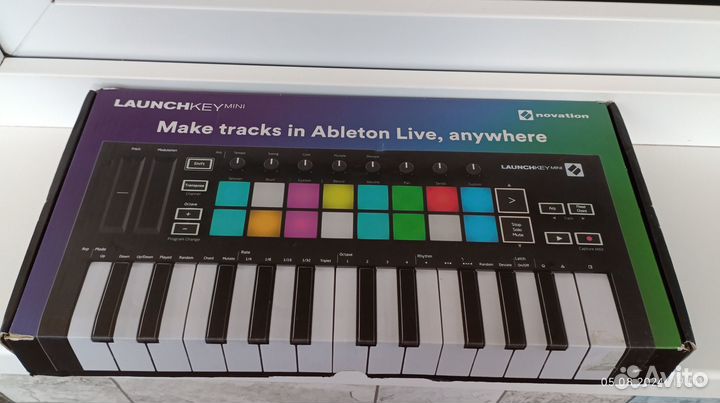 Midi-контроллер Novation Launchkey 25 mini MK3