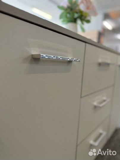 Комод большой бежевый