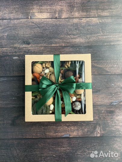 Подарочные наборы с орехами и сухофруктами