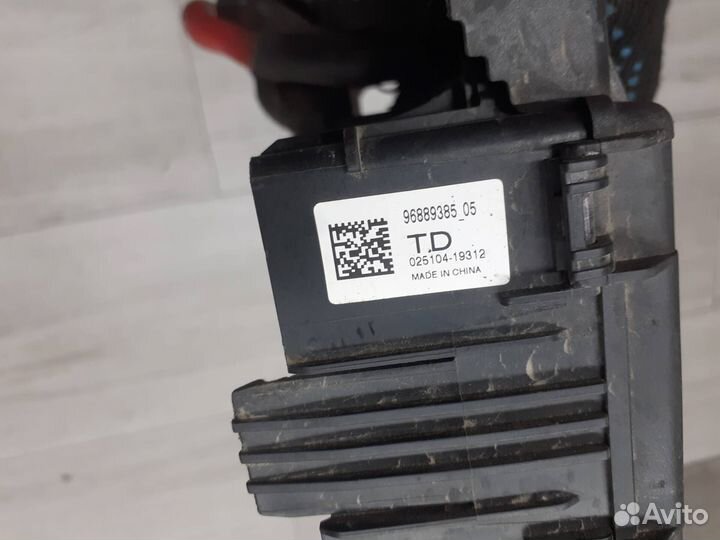 Блок предохранителей акб Chevrolet Cruze