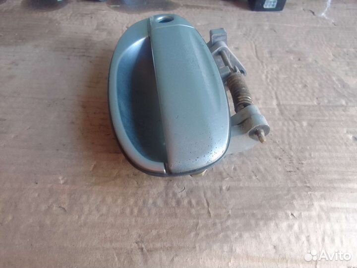 Ручка наружная передняя прав. Chevrolet Aveo T200