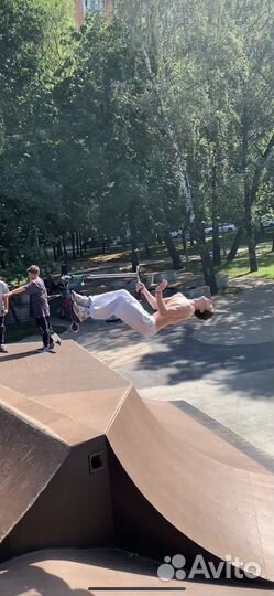 Профессиональный тренер по трюковому самокату