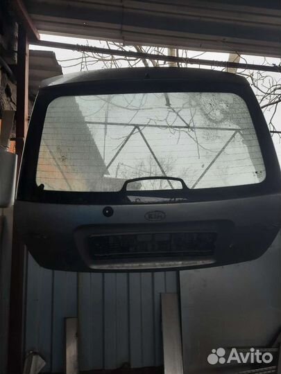 Задняя крышка багажника на киа рио 1