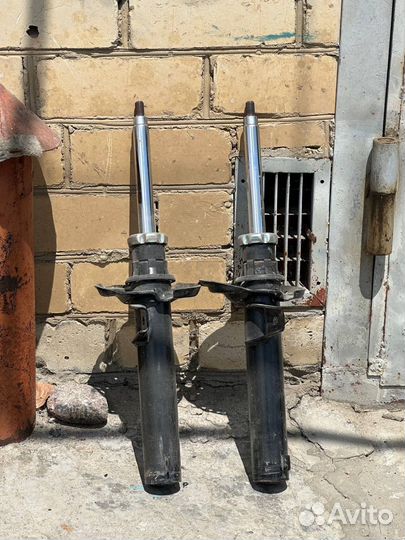 Стойка амортизатора передняя skoda octavia