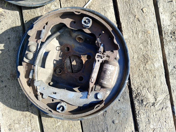 Щит опорный задний на Рено Аркана 2021г