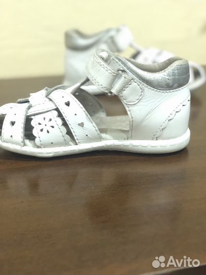 Сандали белые для девочки