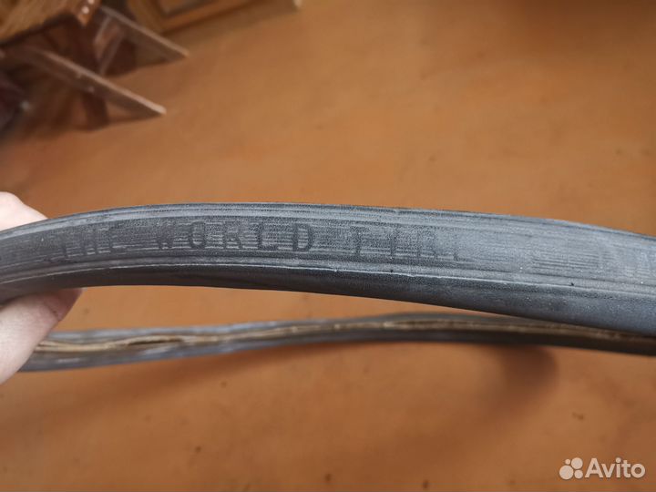 Старинная велосипедная покрышка