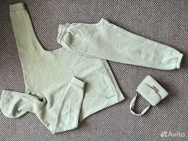 Костюм женский на флисе 46 цвет фисташковый