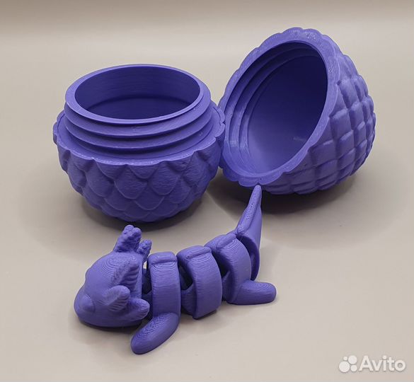 Яйцо-шкатулка с малышом аксолотля