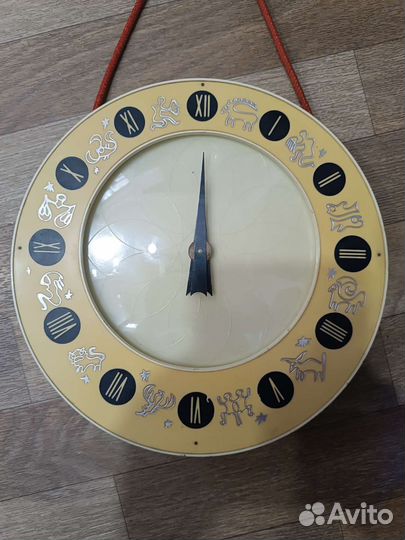 Часы настенные СССР Янтарь (работают)