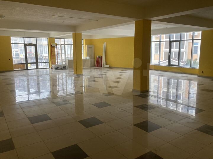 Торговый зал с офисным помещением, 190 м²