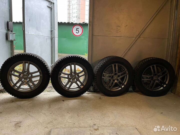 Шины Michelin X Ice North 4 215/55 R16