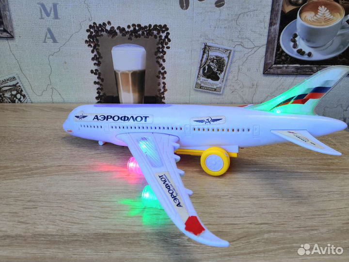 Самолет музыкальный