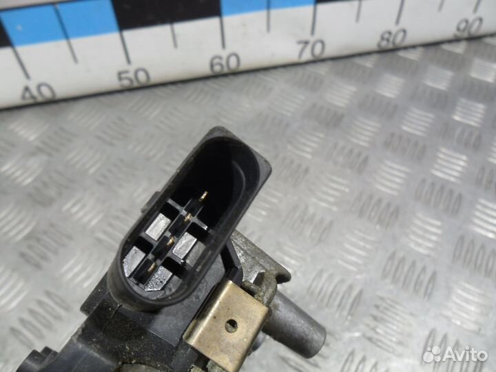 Часть Б/У Моторчик с трапецией левый Merced004