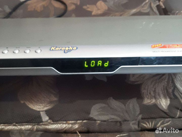 DVD player с дисками в комплекте