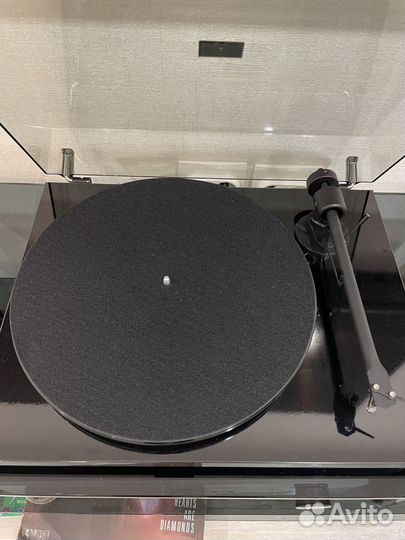 Pro Ject T1 (Piano Black)
