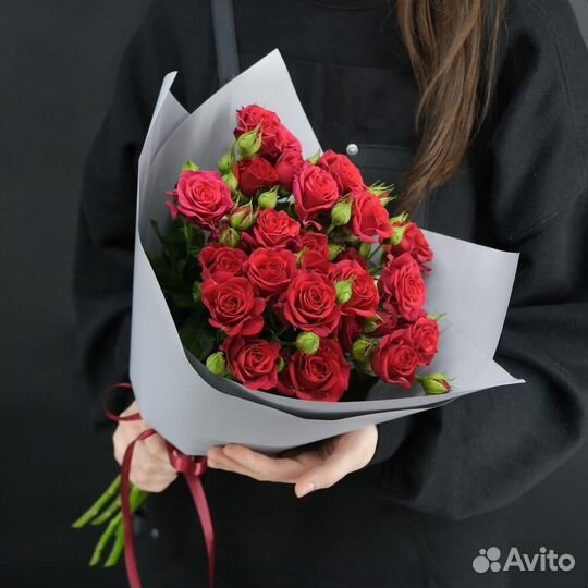 Букет из 5 красных кустовых роз