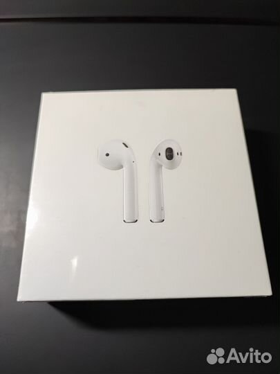 Apple Airpods with Wireless Charging Case