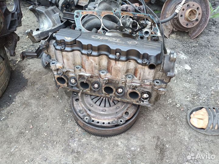 Двигатель в разборе B x20se 2.0 8v бло ка нет