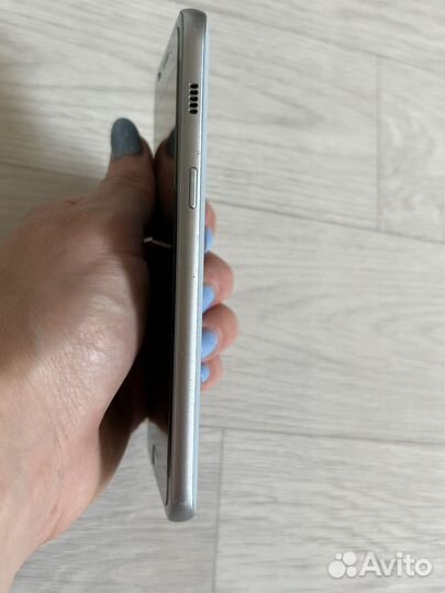 Продаю телефон