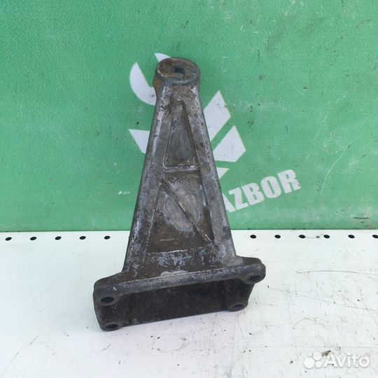 Кронштейн двигателя левый бмв Е30