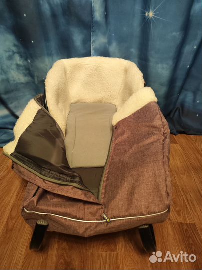 Детские санки с колесами и чехлом