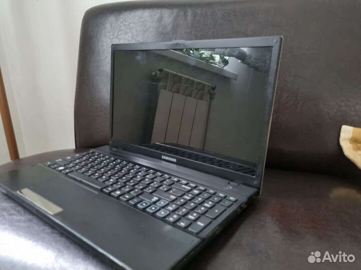 Ноутбук Samsung NP305V5A-S09RU