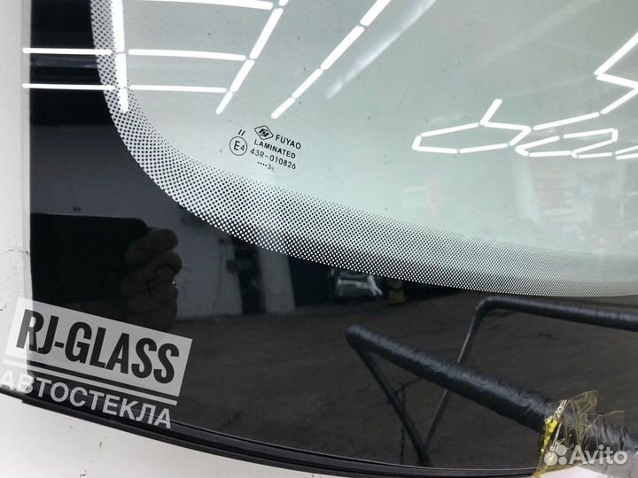 Лобовое стекло на Volkswagen Golf 6