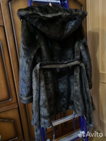 Шуба женская. Размер44-46. Теплая. Красивая
