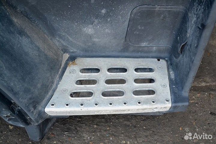 Корпус основной подножки, правый volvo FH12 2-seer