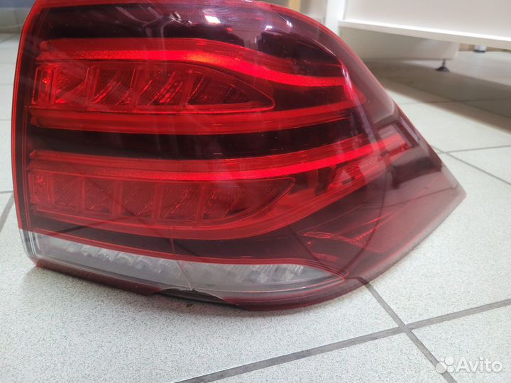 Задний фонарь в крыло правый Mercedes GLE W166