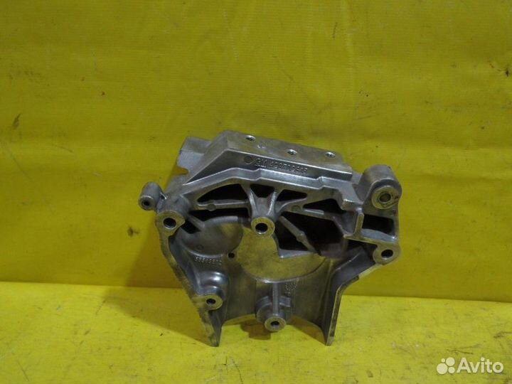 Кронштейн подушки двс Opel Zafira 11-17г 28574