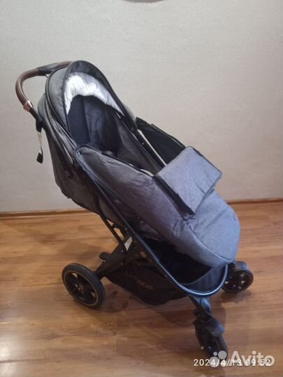 Прогулочная коляска luxmom