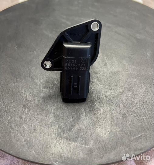 Датчик расхода воздуха Mazda PE0113215