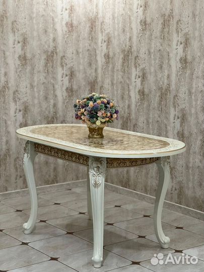 Стол обеденный. В наличии