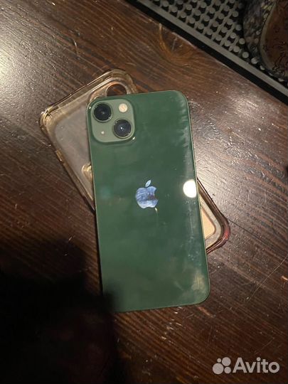 Телефон iPhone 13