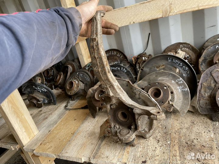 Поворотный кулак правый Honda Odyssey