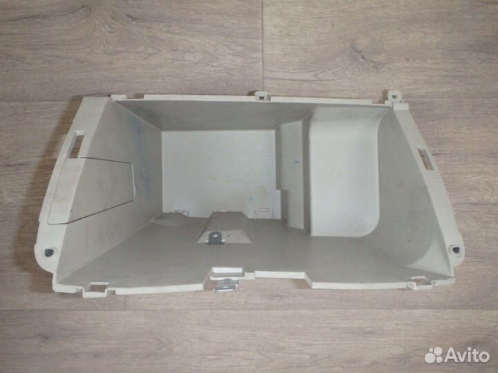 Бардачок (перчаточный ящик) March Марч