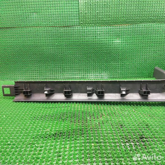 Накладка внутренняя на порог передняя правая