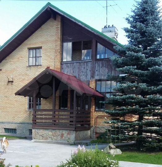 Коттедж 355 м² на участке 12 сот.