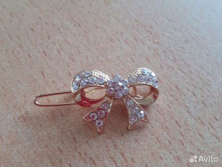 Волосы на заколках